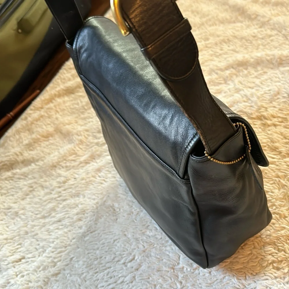 Vintage coach 1997  Coach 4165   Greenwich schoolBag Black Leather Flap Large